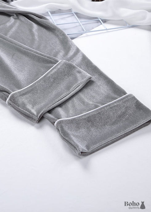 Pijama bohemio, conjunto de pijama de terciopelo Denise en gris y rosa.